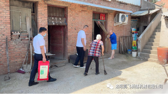 进万家门、知万家情、解万家忧、聚万家心--人大代表访民情